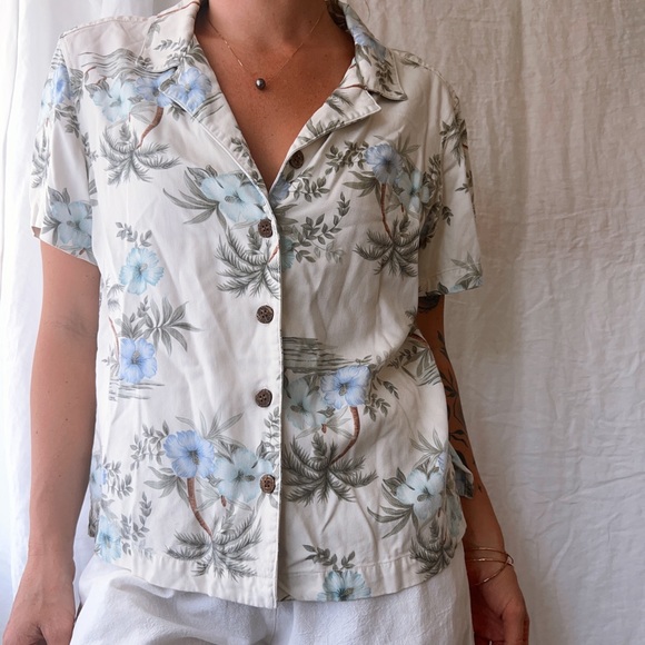 Vintage Island Button-down Blouse - Picture 2 of 7